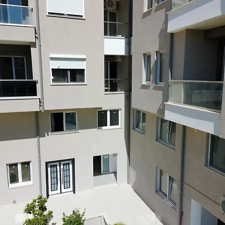 Sea Breeze - * Golem (Tirana)